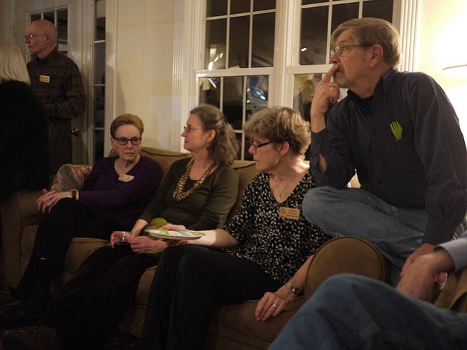 From left: Tree Stewards Don Walsh, Jan Hull, Debra Wood, Katrina Van Duyn and her husband Rich listen to a briefing on champion and notable trees.