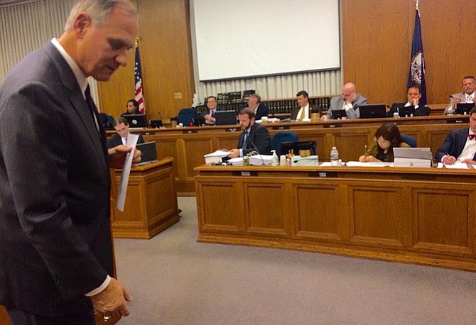 Del. Rich Anderson (R-51) explains his bill to a panel of House members. 