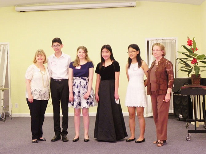 Student musicians pose with 2017-2018 Woman’s Club President Kathryn Mackensen (far left) and current Woman’s Club President Joan Morton (far right).