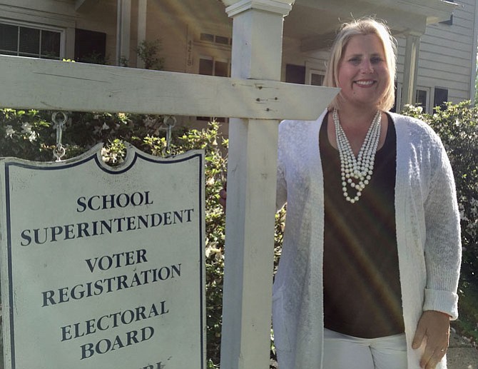 Jennifer Passey filing to run for Fairfax City Council.