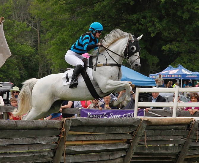 A perfect way to take a fence.