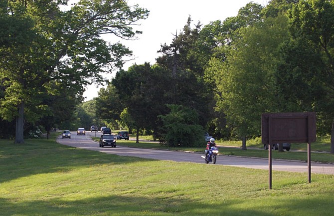 Late day traffic near the Stratford Lane intersection.
