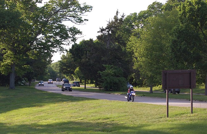 Late day traffic near the Stratford Lane intersection.
