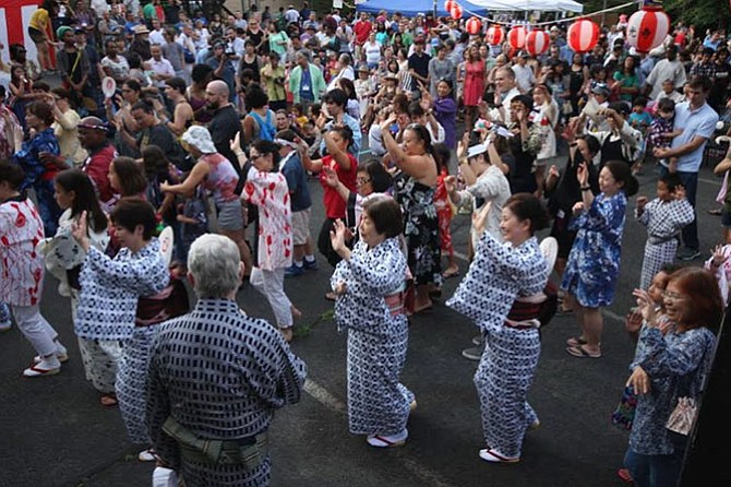 Last year’s festival attendees join in for Japanese folk dancing.
