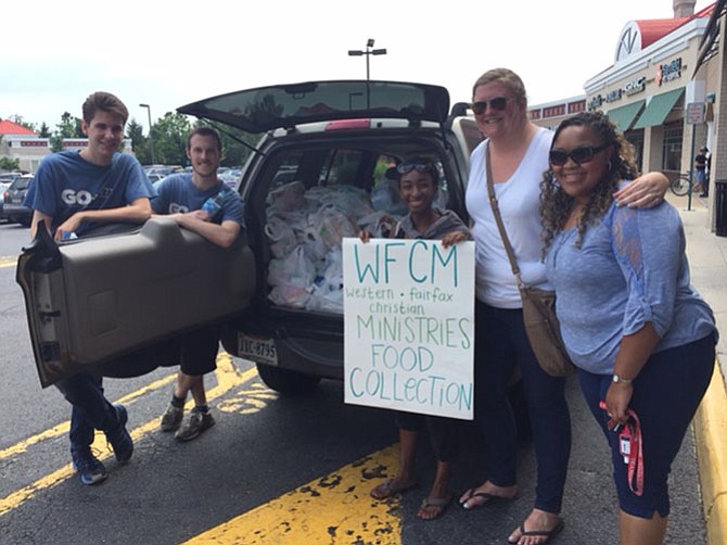 Volunteers helped collect food at past grocery store food drive.