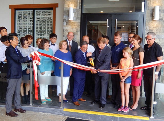 Among those watching Bobby Kim and Mayor David Meyer cut the ribbon for Breakers are City Council members Ellie Schmidt, Janice Miller, Jeff Greenfield and Michael DeMarco.