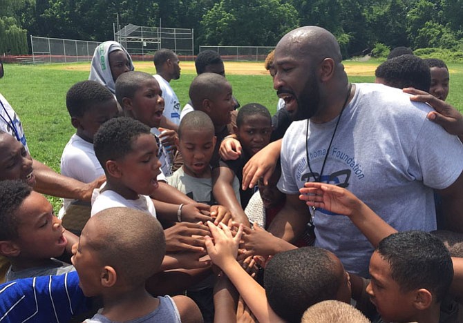 Former NFL standout Ratcliff Thomas will lead the Ratcliff Thomas Foundation’s 2nd annual Youth Football Camp Aug. 3 at George Washington Middle School.