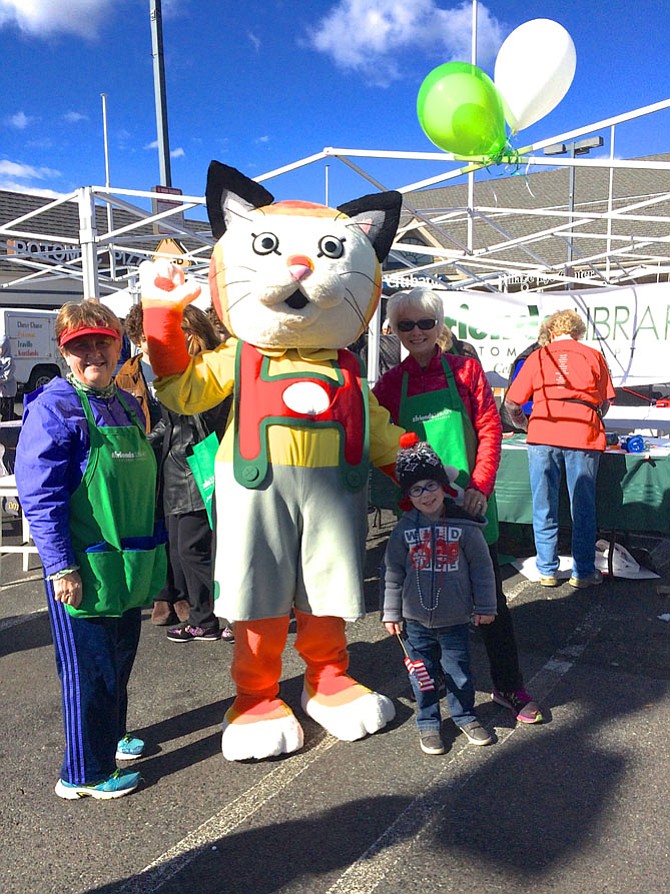 Huckle Cat with Marty Johnson and Edie Wingate from Friends of the Library along with 3-year-old Domini Whitney at last year’s Potomac Day celebration.