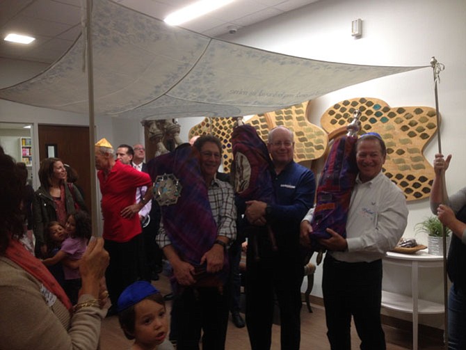 The chuppah with the scrolls at Congregation Adat Reyim.