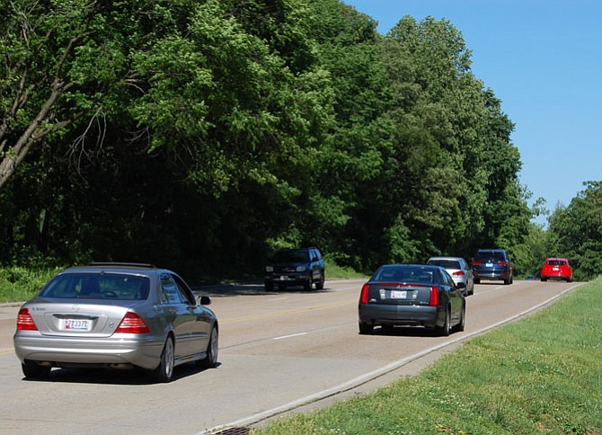 Mid-afternoon traffic in May on the George Washington Parkway near Vernon View Drive.