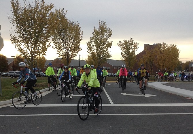 Cyclists on the Tour de Mount Vernon