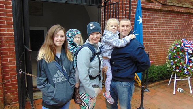 Holly Long of Quantico (center) recited the Pledge of Allegiance. She is pictured with her family members – Justin Mason, Ashlynn Long, Isabel Mason, and Zoey Mason in front of George Washington’s tomb. Both Holly Long and Justin Mason are Marine Corps veterans.