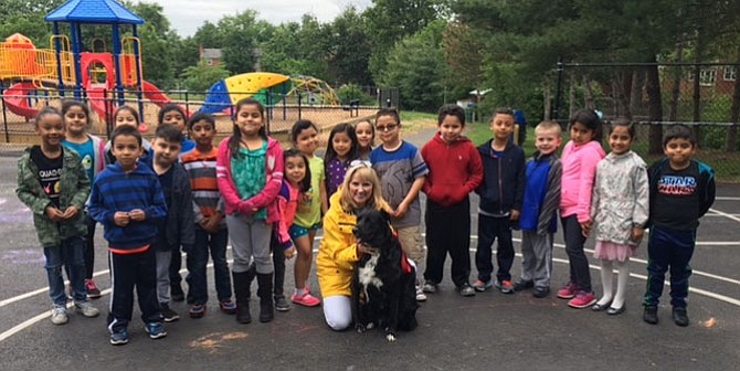 Rebecca Dodge's 1st Grade Class with Susie.