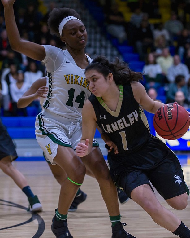 The Langley Saxon girls (19-7) defeated Woodbridge Vikings (21-4) in the first round of state championship, 47-46. Langley’s Jordyn Callaghan scored 12 points.