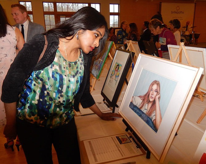 Shobha M. gets a close look at a painting.