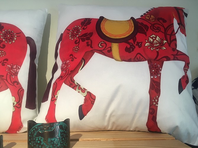 Pillow needs brightening up? Put a horse on it.
