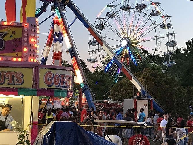 Carnival will return to Herndon Festival 2018 with more than a dozen rides and a main street of games. (Photo 2017)