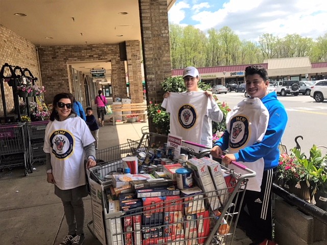 Montgomery County Muslim Foundation’s volunteers at Cabin John Giant.