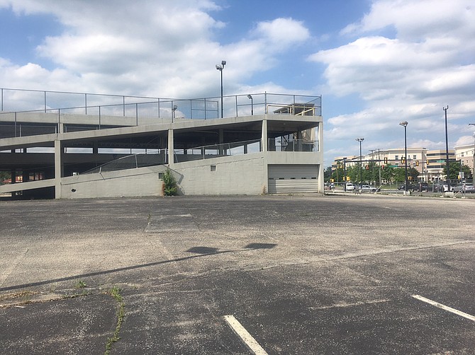 A vacant lot eyesore on Commerce Street and Brandon Avenue.