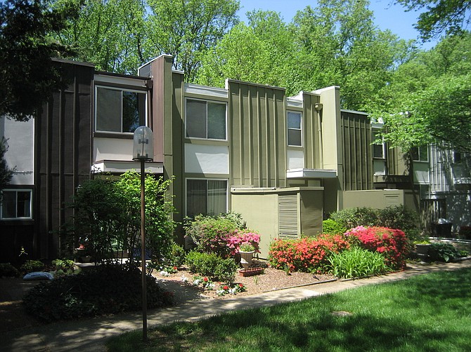 Gulf Reston built the first eleven homes in Forest Edge Cluster. They are known as flat tops.