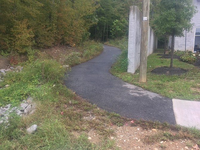 From the end of Cinder Bed Road, the trail heads north for about 200 yards before ending in the woods. Fairfax County is extending the trail to the Franconia-Springfield Metro station. This trail is part of the future “Cinder Bed Bikeway.”