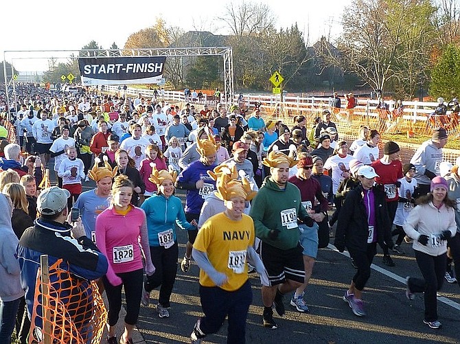 And they’re off! Runners begin the 2016 Virginia Run Turkey Trot.