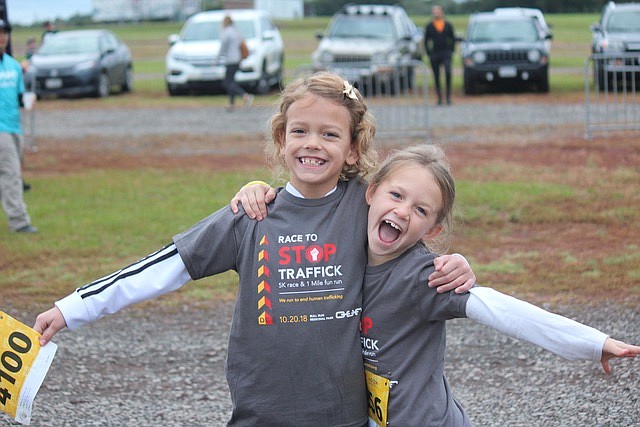 Lucy Fox (left) and Giselle Fox at the start line for the 1 mile fun run.