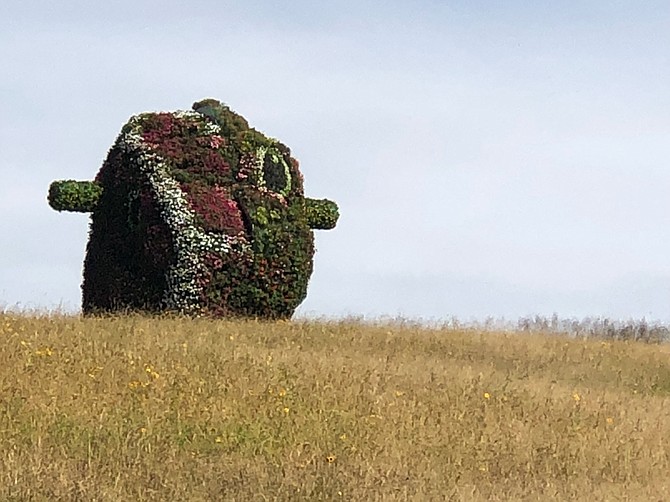 Outdoor sculptures grace the museum’s grounds.