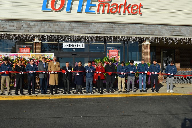 The Herndon Lotte Plaza Market held its official Ribbon Cutting, 15 scissors long, and welcomed the public to its Grand Opening on Friday, Dec. 7, 2018.