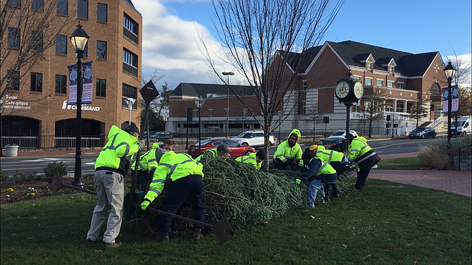 Lamb Center guests help out around the City of Fairfax.