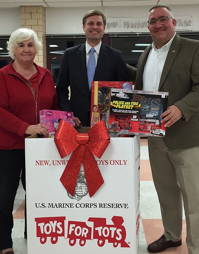 Eileen Brackens (CRWC President), Andrew Lund (AAYR
President), and Sean Lenehan (ARCC President) supporting
the Toys for Tots program.