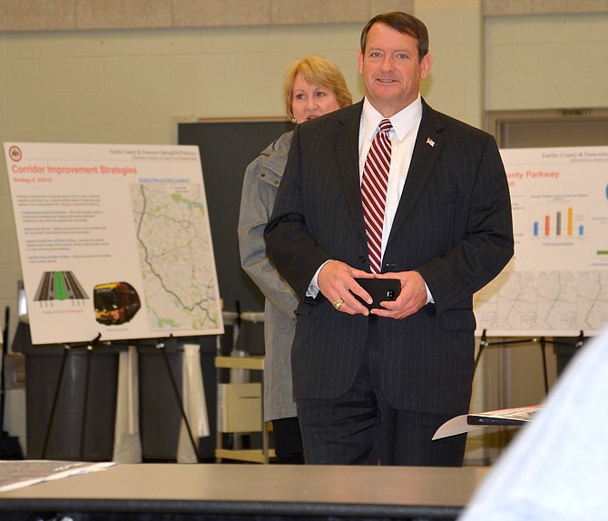 Supervisor Pat Herrity (Springfield) welcomes residents to the Fairfax County Department of Transportation’s public outreach session to discuss improvement to the Fairfax County and Franconia-Springfield Parkways.