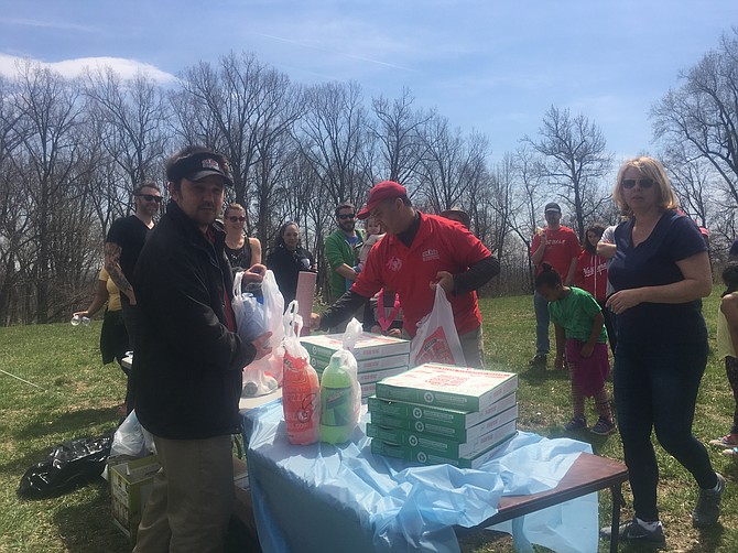 Papa John's pizza for a neighborhood clean up in Kingstowne.
