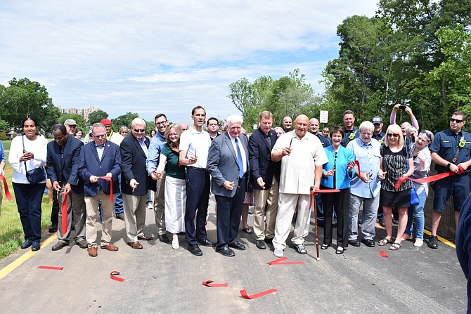 Huntington Community Celebrates New Levee.