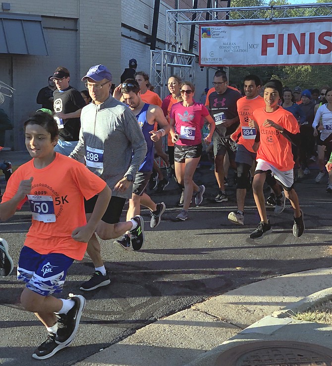 And they're off! Hundreds of runners start strong along Old Dominion Drive.