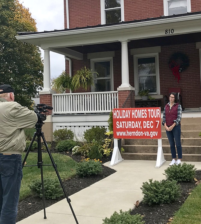 It’s a Town of Herndon community effort to present the annual Herndon Holiday Homes Tour.