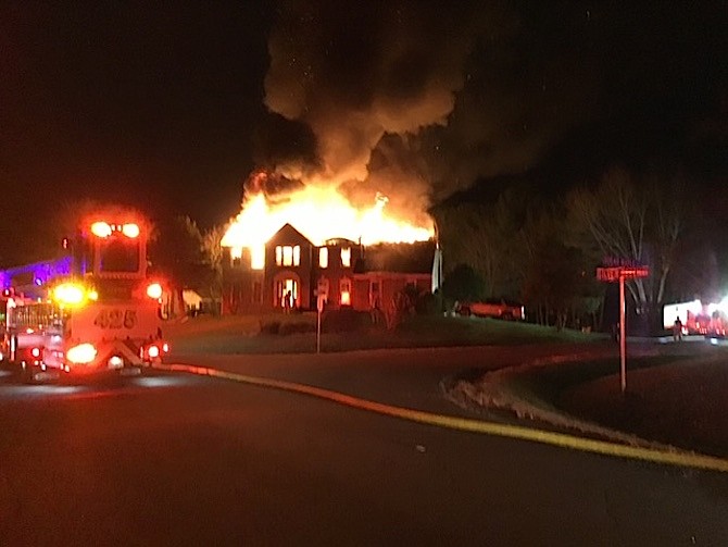 Fire engulfs Herndon home early Monday morning.