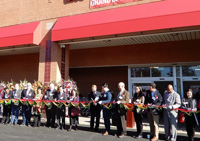 Cutting the ribbon on the new H Mart at 11200 Fairfax Blvd. in Fairfax City.