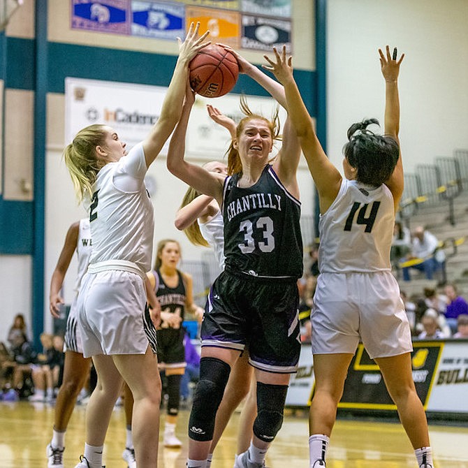 Meghan O' Brien #33 scored 17 points for the game.