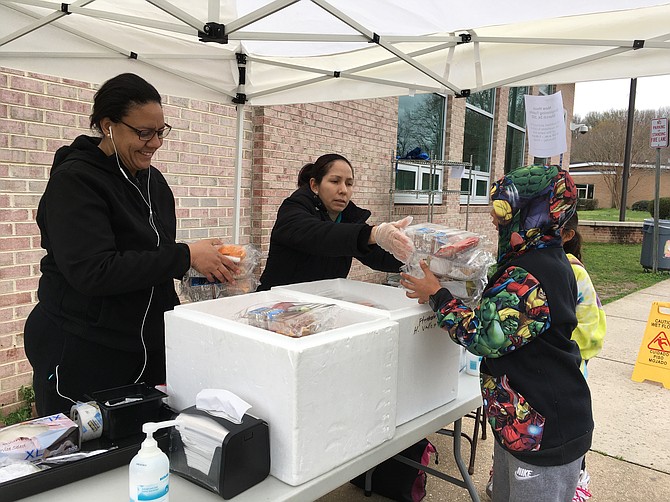 Meals being distributed in Hybla Valley.