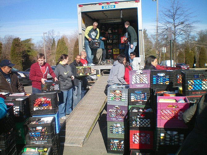 Food distribution: Northern Virginia Family Service.