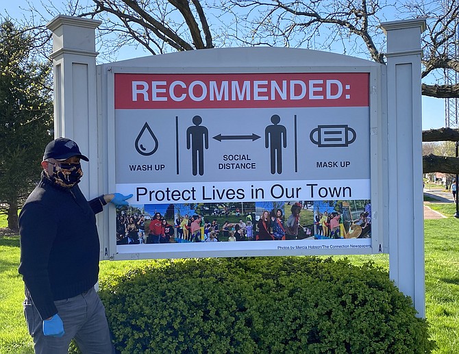 Herndon Town Councilmember Cesar del Aguila installed the sign at no cost on the Town Square based on Fairfax County’s and Commonwealth of Virginia’s recommendations to stop the spread of COVID-19. “Protect Lives in Our Town.”