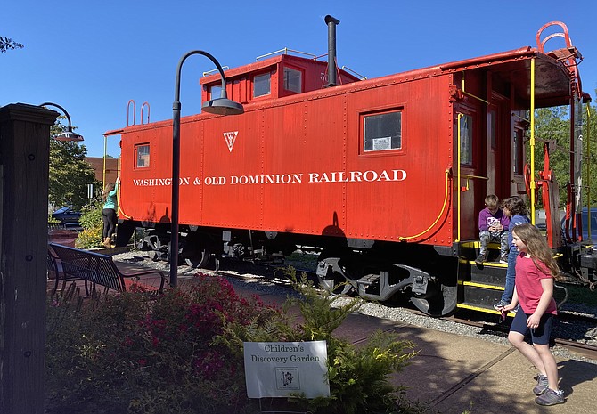 Vienna Caboose – The Town of Vienna received a caboose from the Norfolk Southern Corporation after repeal of the law requiring cabooses to be manned. The corporation donated cabooses to deserving organizations and chose Vienna because of the importance of the railroad and  its history in the town and its plans for a Centennial Celebration.