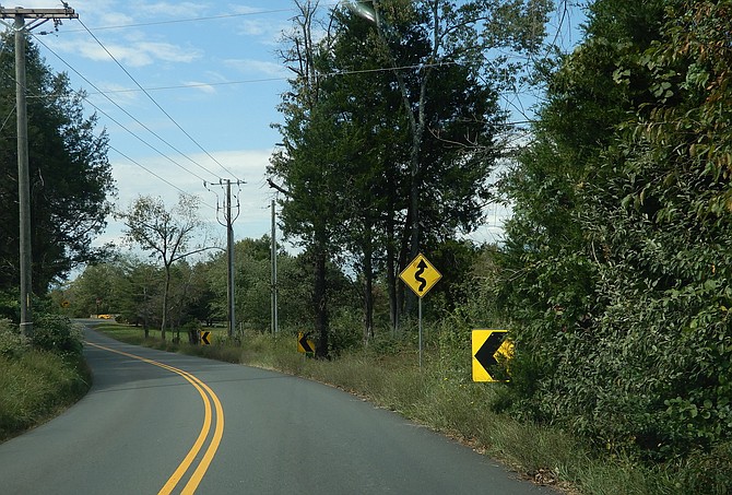 These road signs warn drivers how curvy and twisty Bull Run Post Office Road is.