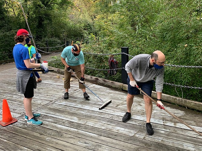 Friends of Mount Vernon Trail work on deck boards.