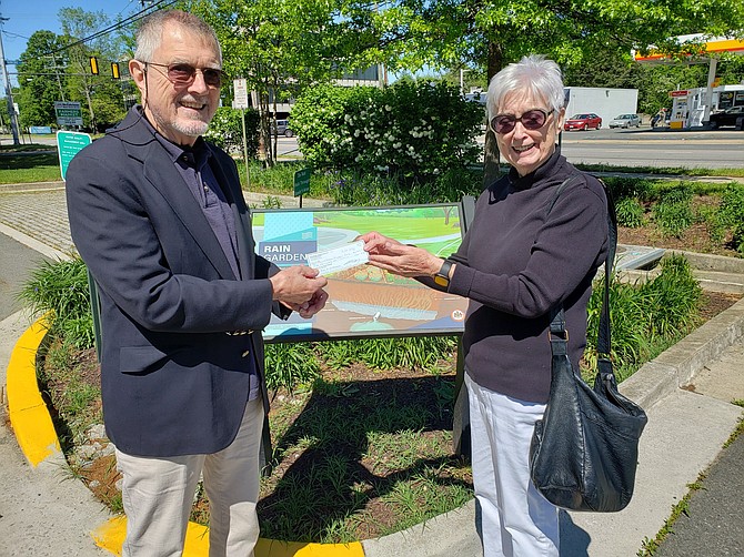 Kiwanis member Rich Keil got the "You Make a Difference Award" from the Rotary Club in Mount Vernon.