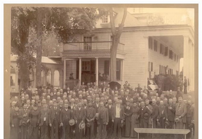 Civil War veterans gathered on the steps at Mount Vernon.