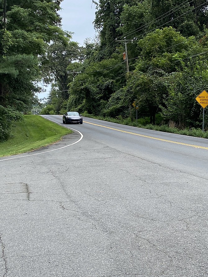 In 2022, there are still no paths or sidewalks along Georgetown Pike in this section heading toward the village center.