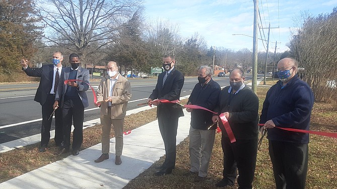 Officials in Lee District cut the ribbon.