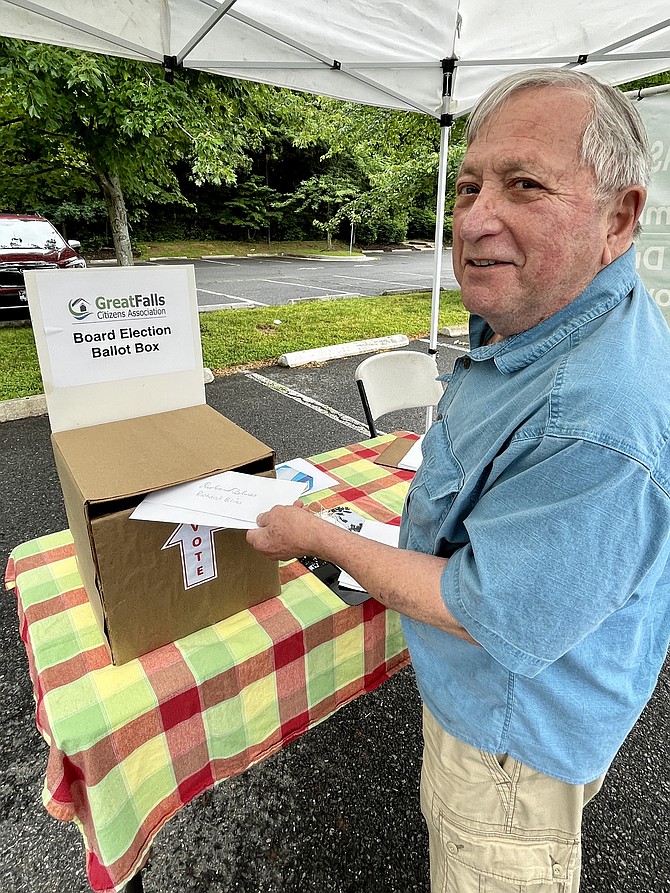 Richard Bliss casts his ballot at the GFCA Election 2022.